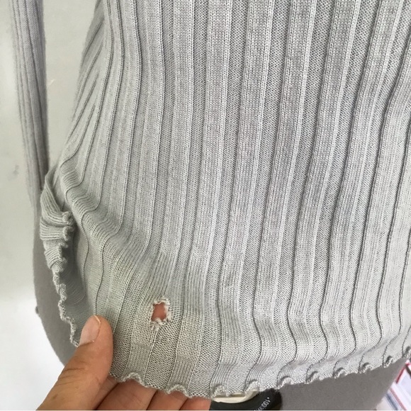 BANANA REPUBLIC Women’s Beautiful Light Gray 100% Wool Knit Sweater Size S - Picture 7 of 9